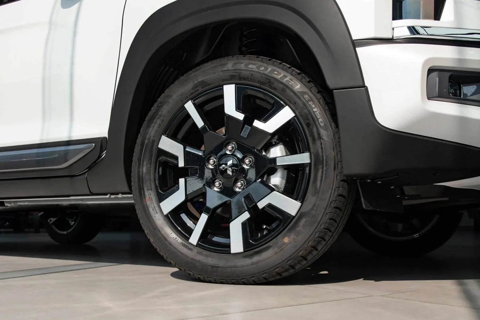 Xpander Premium Và Xpander Cross